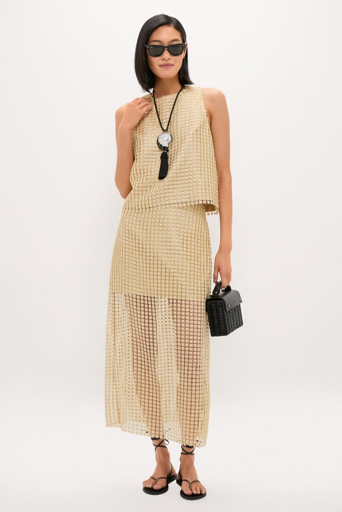 Model showcases an effortless, classic look with the Black Nautilus Necklace, pairing it with a structured black woven bag and strappy sandals for a high-end, fun style.