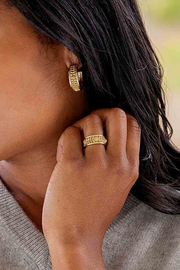 Gold Berry Vine Ring: A classic, high-end 18K gold band with an effortless leafy pattern, worn with textured hoop earrings, adding a fun, elegant touch to any look.