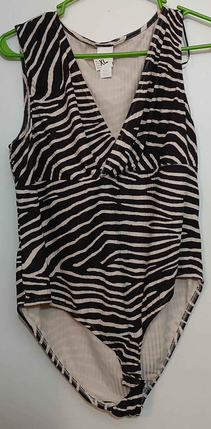 H&M XL Black White Zebra Print Sleeveless Deep V Neck Bodysuit Animal Pattern