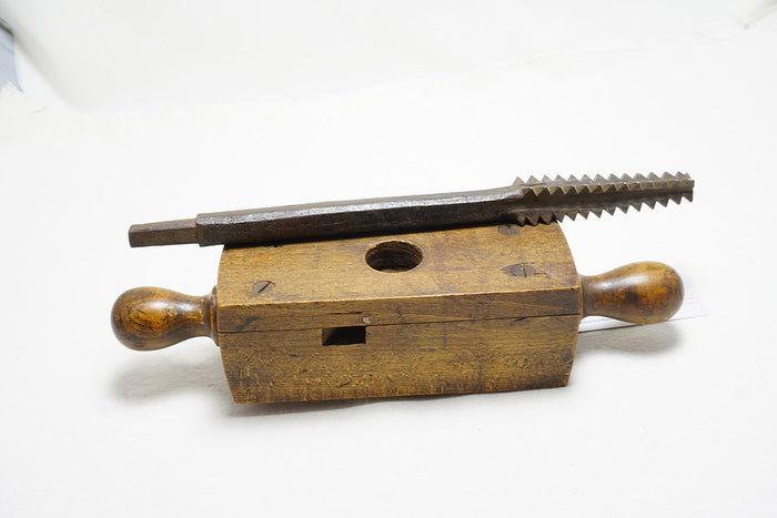 LARGE TAP & DIE WOOD SCREW BOX - 1 1/8"