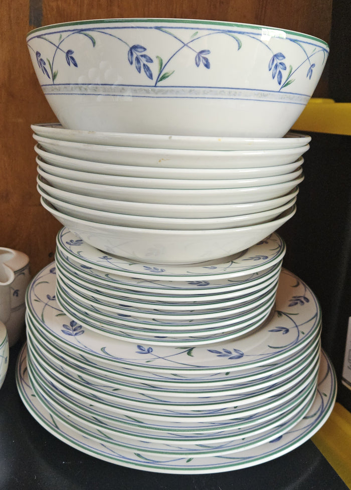 Mikasa 45 Piece Carriage House HK154 Blue And Green Floral Dinnerware Dishes Lot