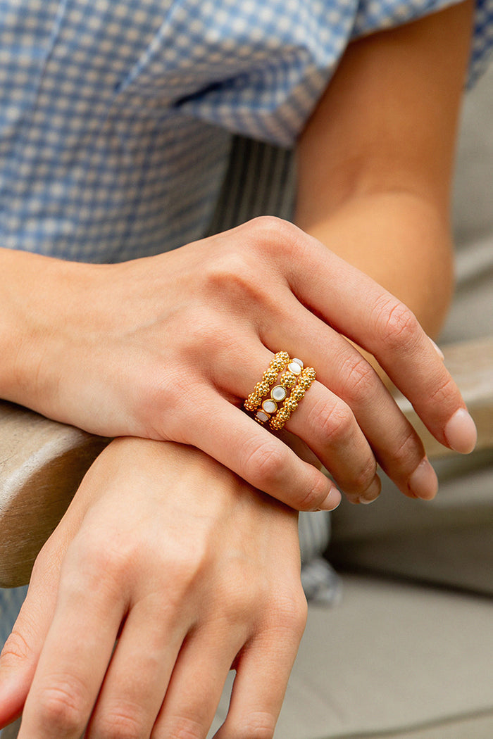 Mother of Pearl Berry Gem Ring
