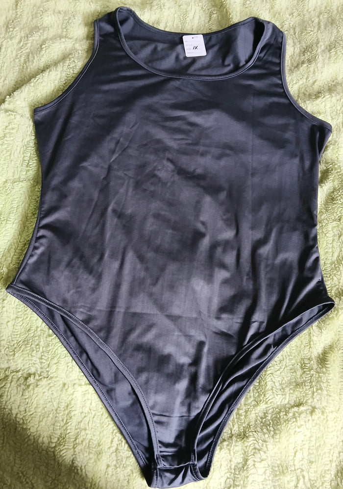 Set of 2 SHEIN Curve 1X Black Tan Sleeveless Scoop Neck Plain Bodysuits