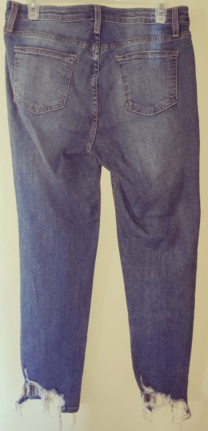 Size 31 Euro 12 US JUST BLACK Distressed Blue Denim Capri Jeans Frayed Hem Casual