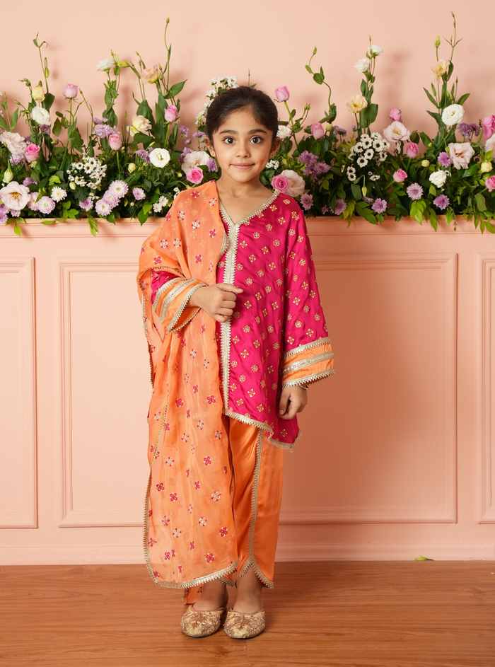 Tazmin Bemberg Satin Fuschia Kurta Set