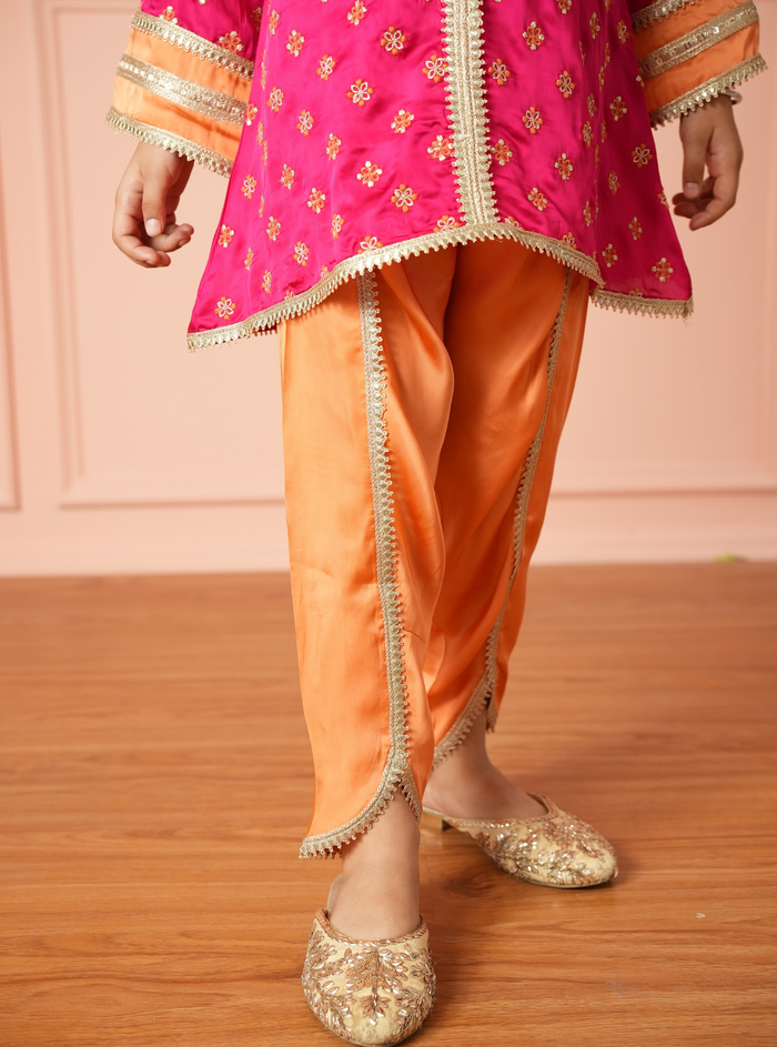 Tazmin Bemberg Satin Fuschia Kurta Set
