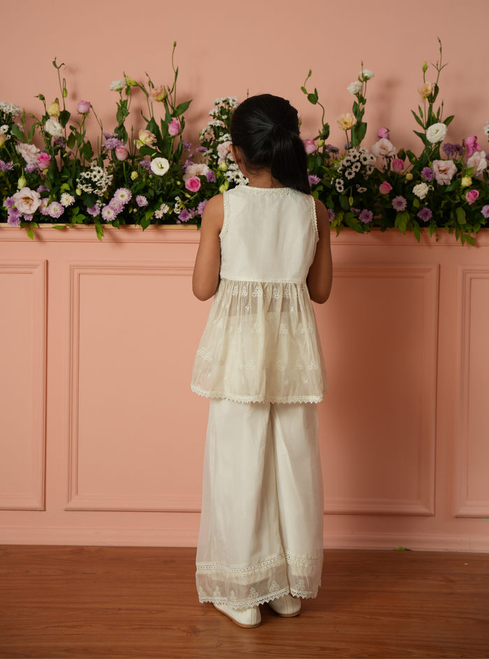 Wynnora Organza White Kurta Set